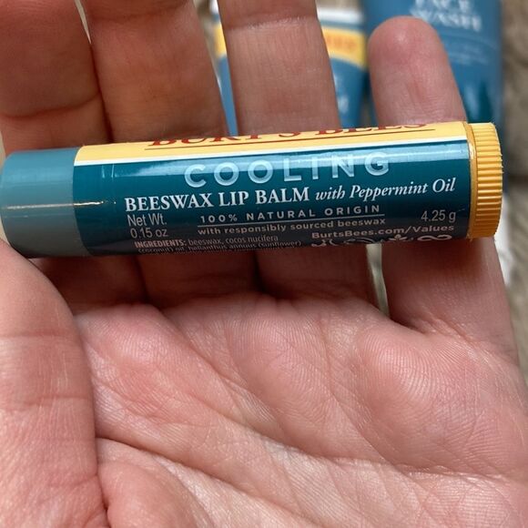 Burt’s Bees Grooming Essentials Kit for Men/face wash/shave cream/Moisturizer - Picture 3 of 16